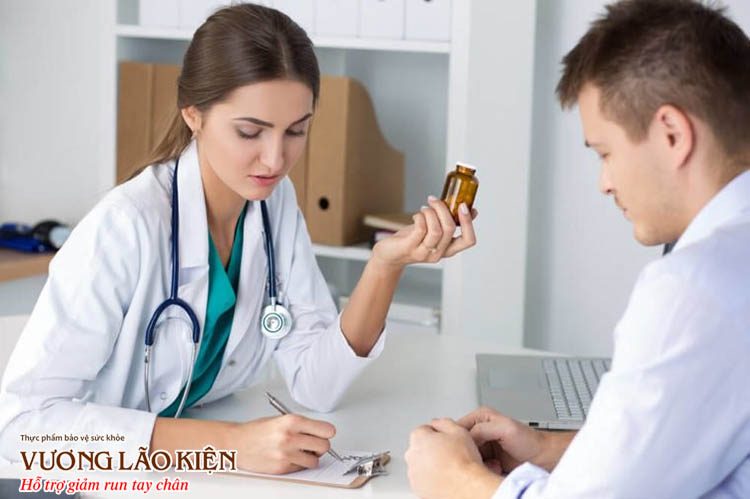 Bác sĩ sẽ cân nhắc chỉ định thuốc khi các triệu chứng của bệnh run vô căn trở nặng