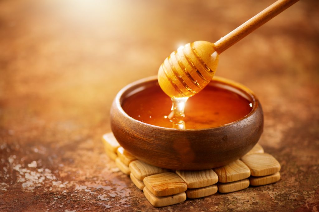 Trị dị ứng da mặt bằng mật ong: Cách làm và lưu ý khi dùng
