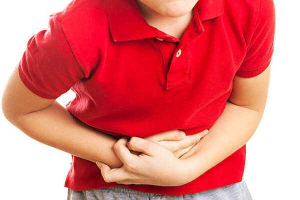 Cảnh giác: Cha mẹ đau dạ dày, trẻ có thể bị lây!