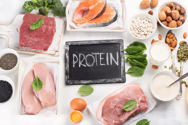 Chỉ nên ăn đủ lượng protein hàng ngày và kết hợp lối sống lành mạnh để duy trì sức khỏe tốt
