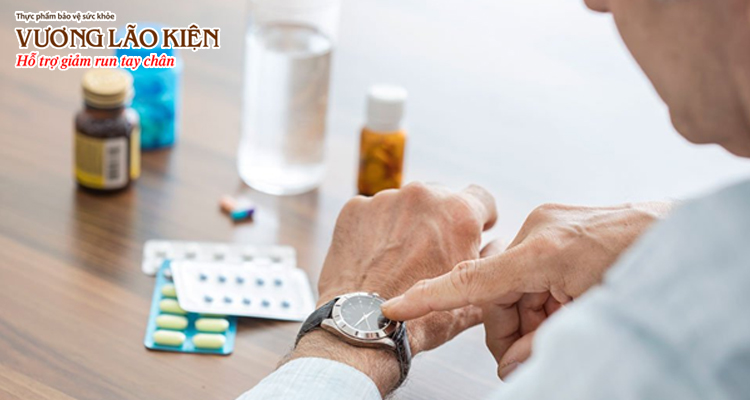 Cần uống thuốc chữa bệnh Parkinson đúng giờ để đảm bảo hiệu quả