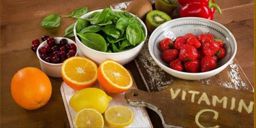 Bổ sung nhiều vitamin C, vitamin K giúp điều trị bệnh nhiệt miệng kéo dài