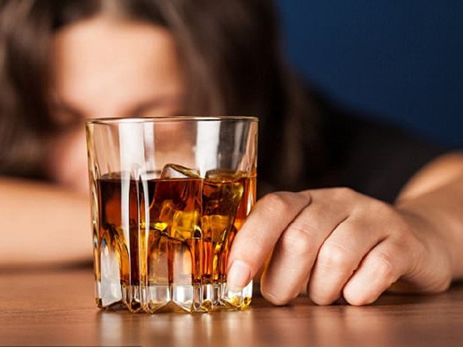 Nghiện rượu là một trong những nguyên nhân gây bệnh viêm lợi
