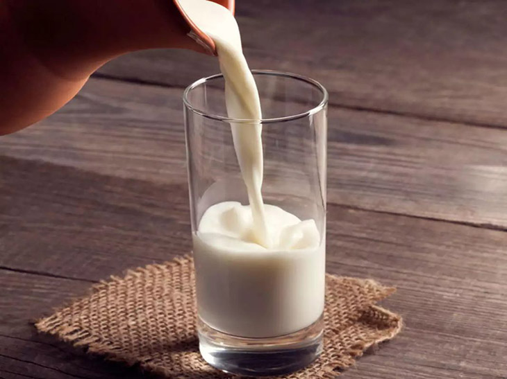 Uống sữa giúp tăng cường sức khỏe và bảo vệ răng miệng