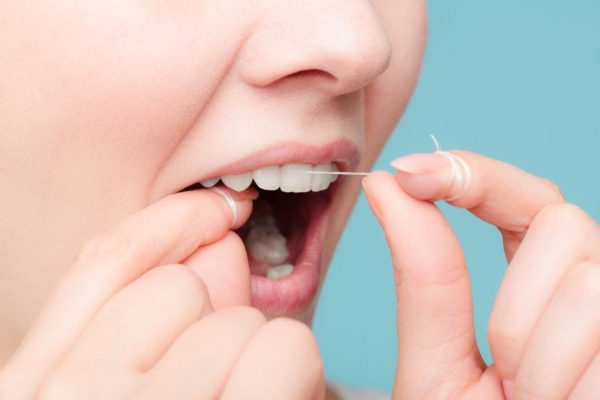 Vệ sinh răng miệng sạch sẽ giúp cải thiện tình trạng viêm lợi khi mang thai