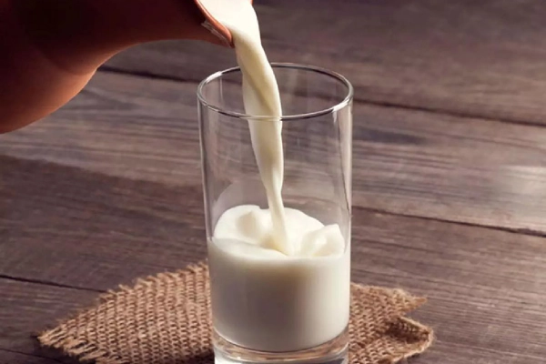 Uống sữa giúp tăng cường sức khỏe và bảo vệ răng miệng
